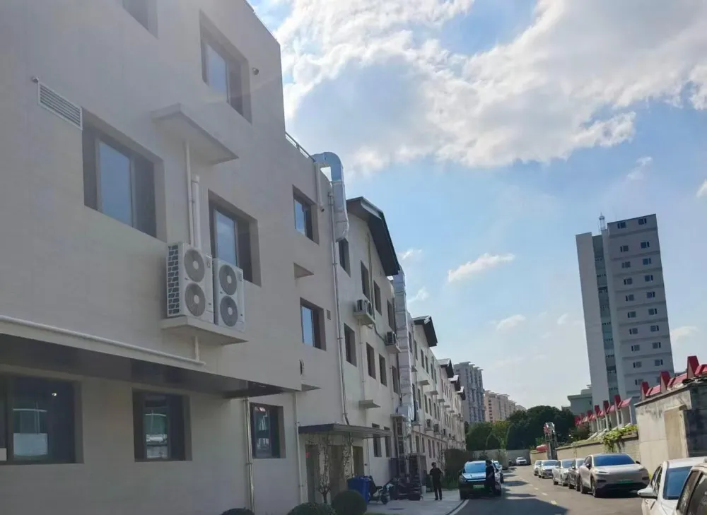 Що робить фарфорову плитку під травертин ідеальною для масштабних комерційних проектів Plaza?
